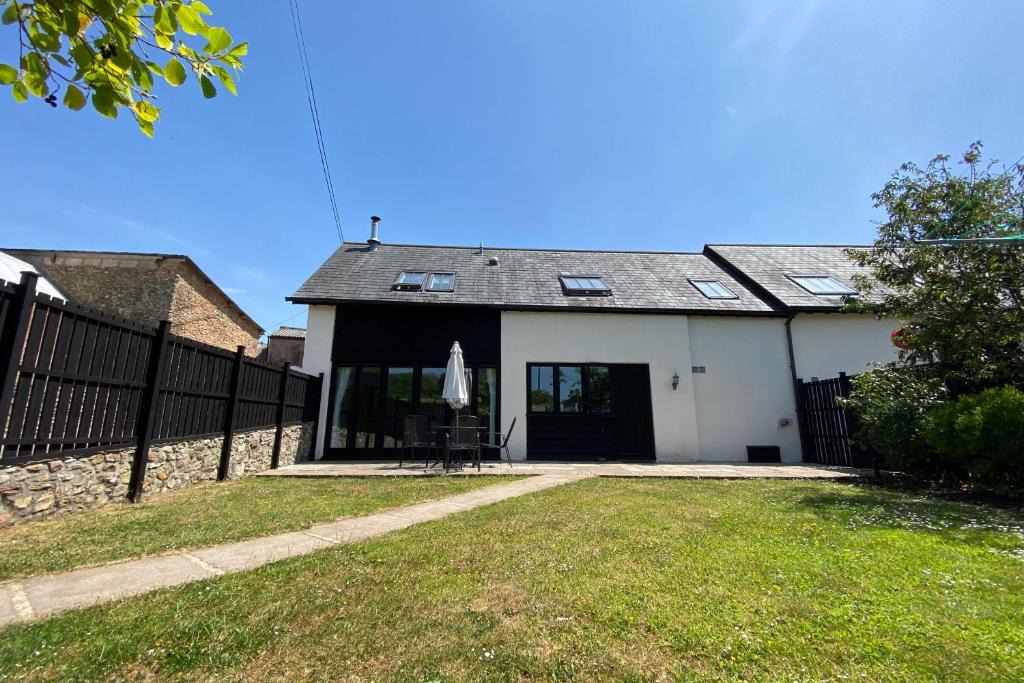 Honiton House | Hunters Moon