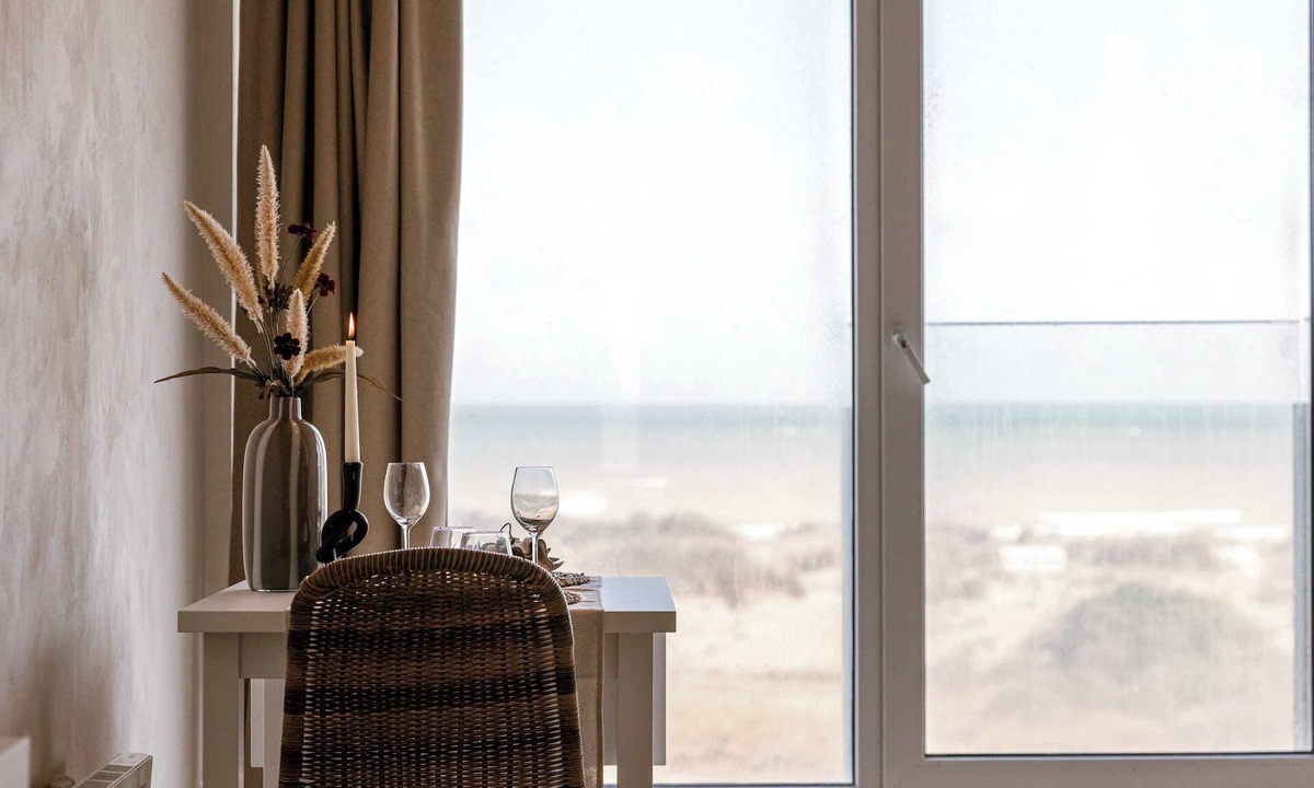 Oostduinkerke-Bad Apartment | Huswell - Modern studio with magnificent seaview