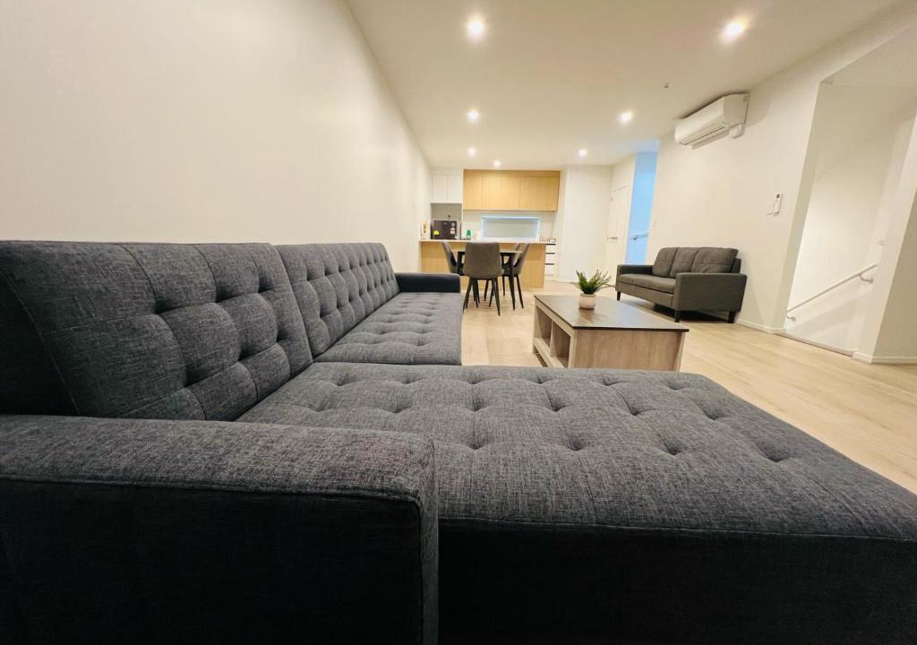 Lower Hutt Apartment | Hutt Central Brand New 3 bedroom 2 Bath Spacious House with Balcony Private garage- 15 Mins to Wellington CBD