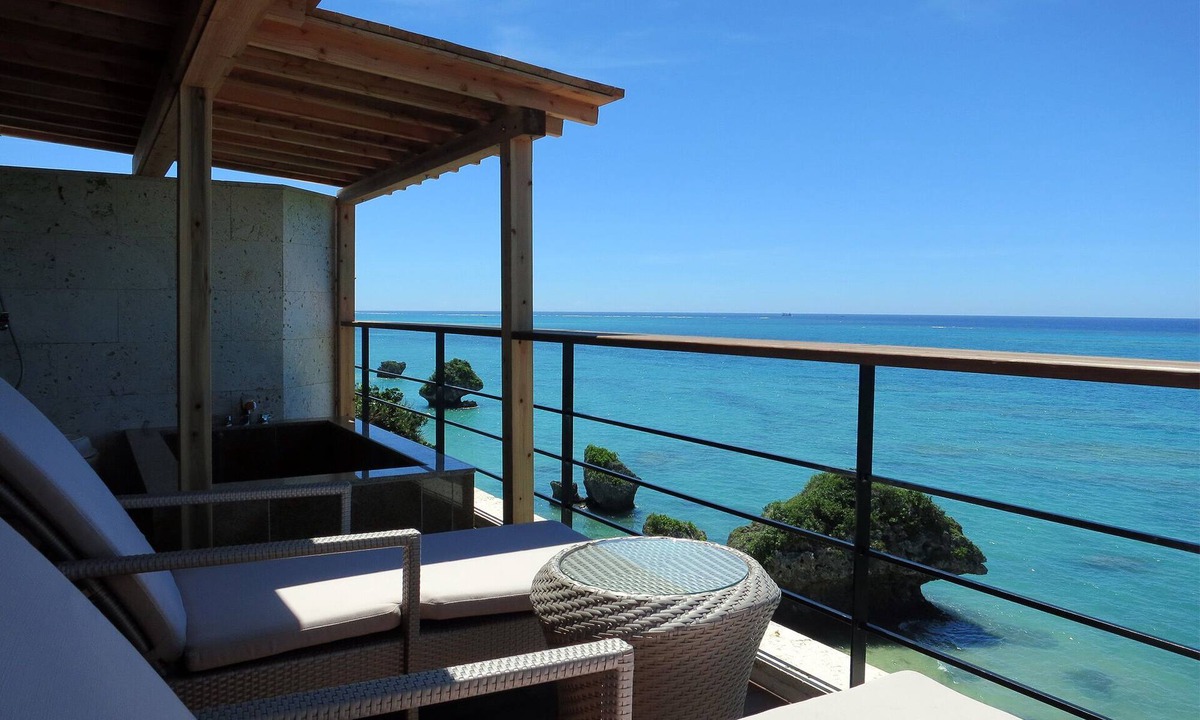 Okinawa Hotel | Hyakunagaran