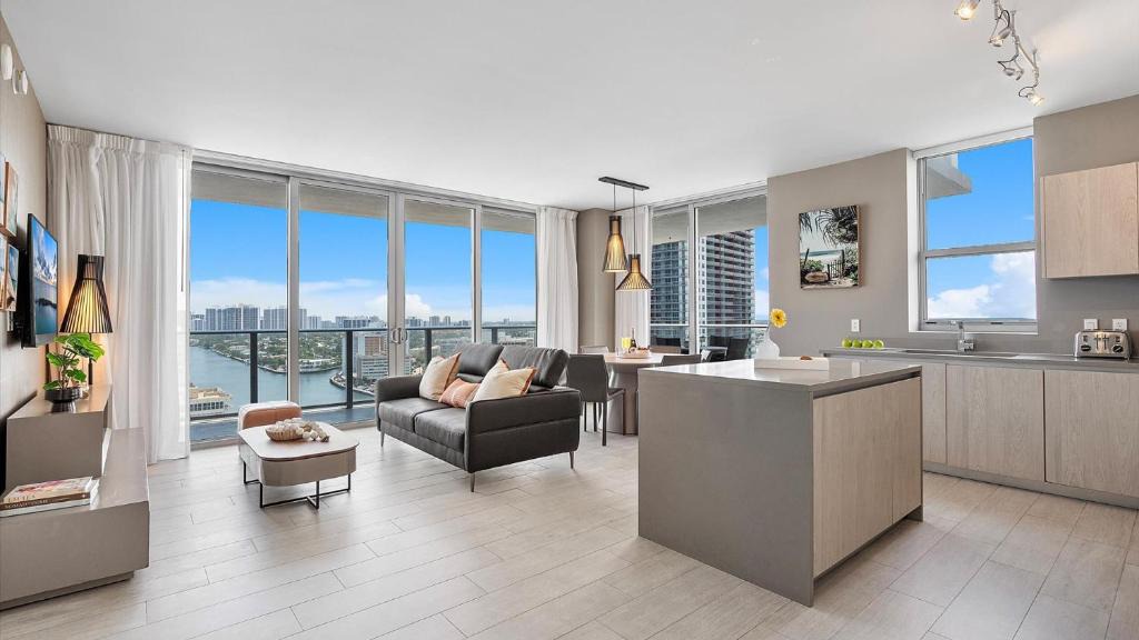Hollywood South Central Beach Apartment | Hyde House
