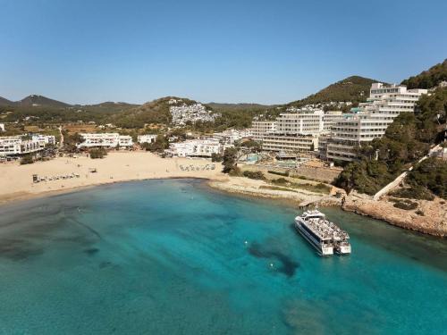 Cala Llonga Hotel | Hyde Ibiza Beach Resort by Accor