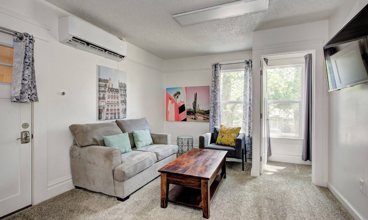 North End Apartment | Hyde Park Hyde Out Apt 4