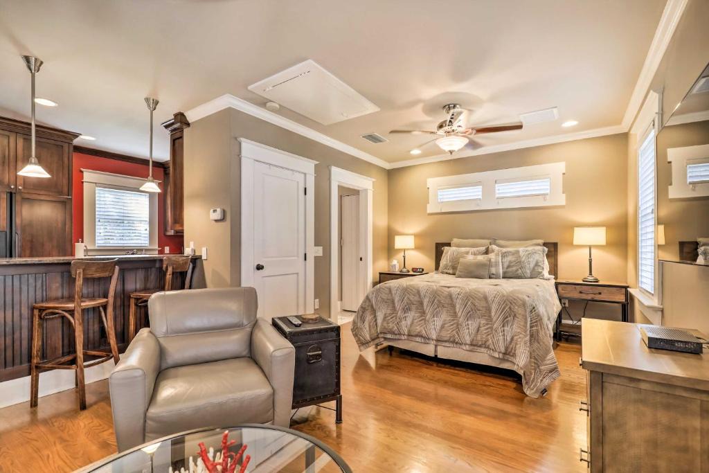 Historic Hyde Park North Apartment | Hyde Park Luxury Studio w/Prime Location!