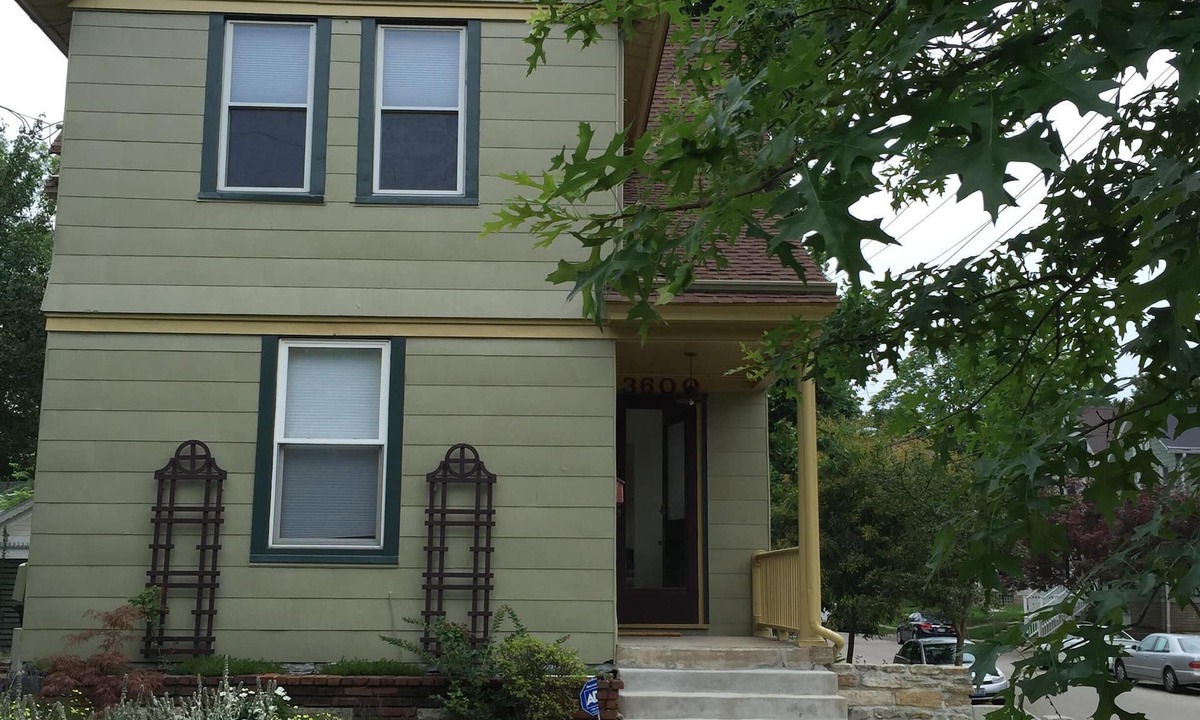 Hyde Park House | Hyde Park Square Charmer - Walkable to Restaurants and Shops