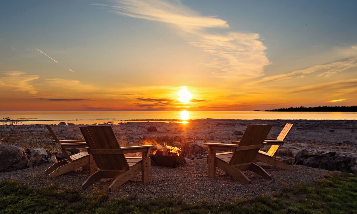 Northern Bruce Peninsula Cottage | Hypotenuse - 300ft Lake front - All Season with Hot tub and Steam bath.