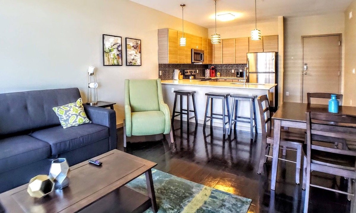 Evans Churchill House | I1│Perfect Location│PHX Conv Ctr│King Bed│Pool
