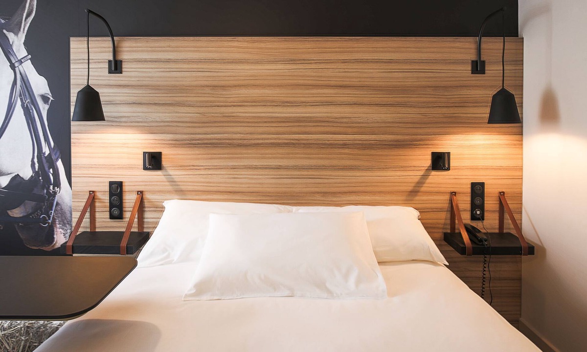 Laval Hotel | ibis Styles Laval Centre Gare