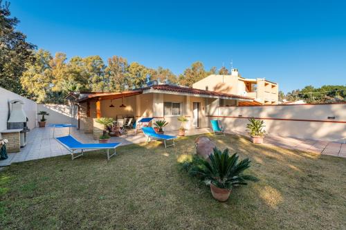 Geremeas House | Ibiscus Rosa 1