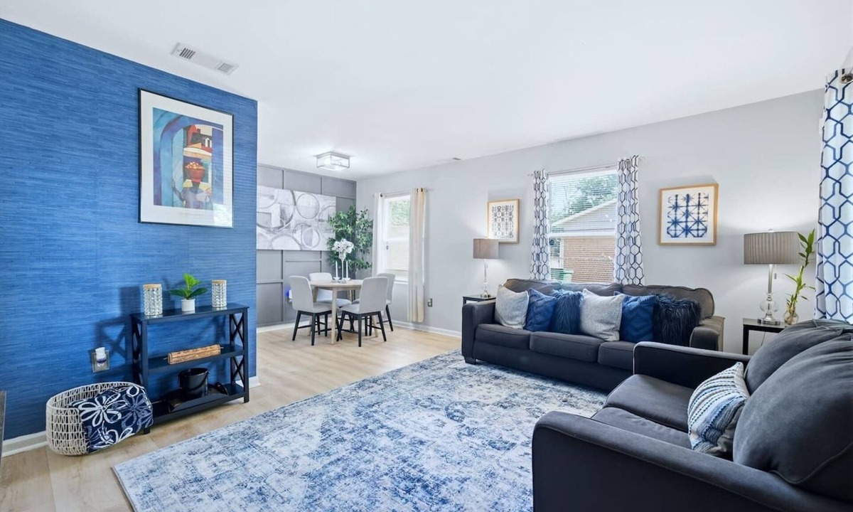 Paw Creek House | Ice Bath + Fire Pit + Outdoor Bar · 3BR · Mins to Uptown