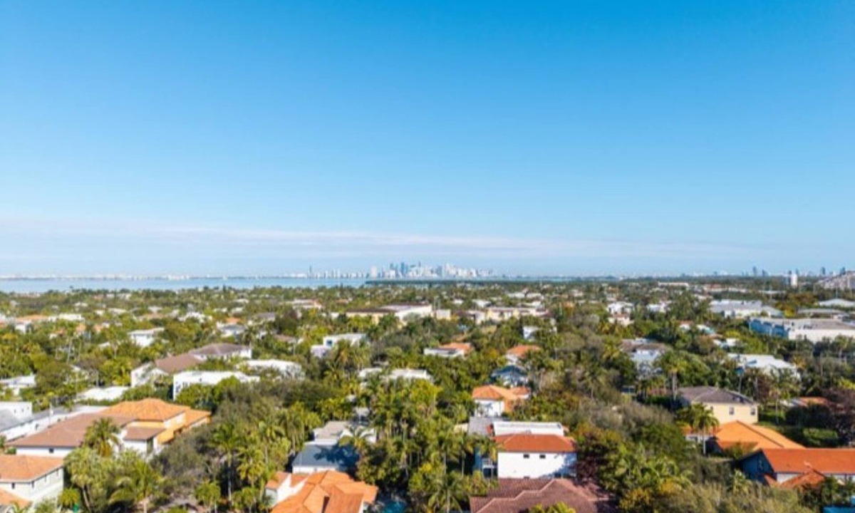Key Biscayne Apartment | Iconic Beachy House, Walk to Beach, Beach Club & National Park
