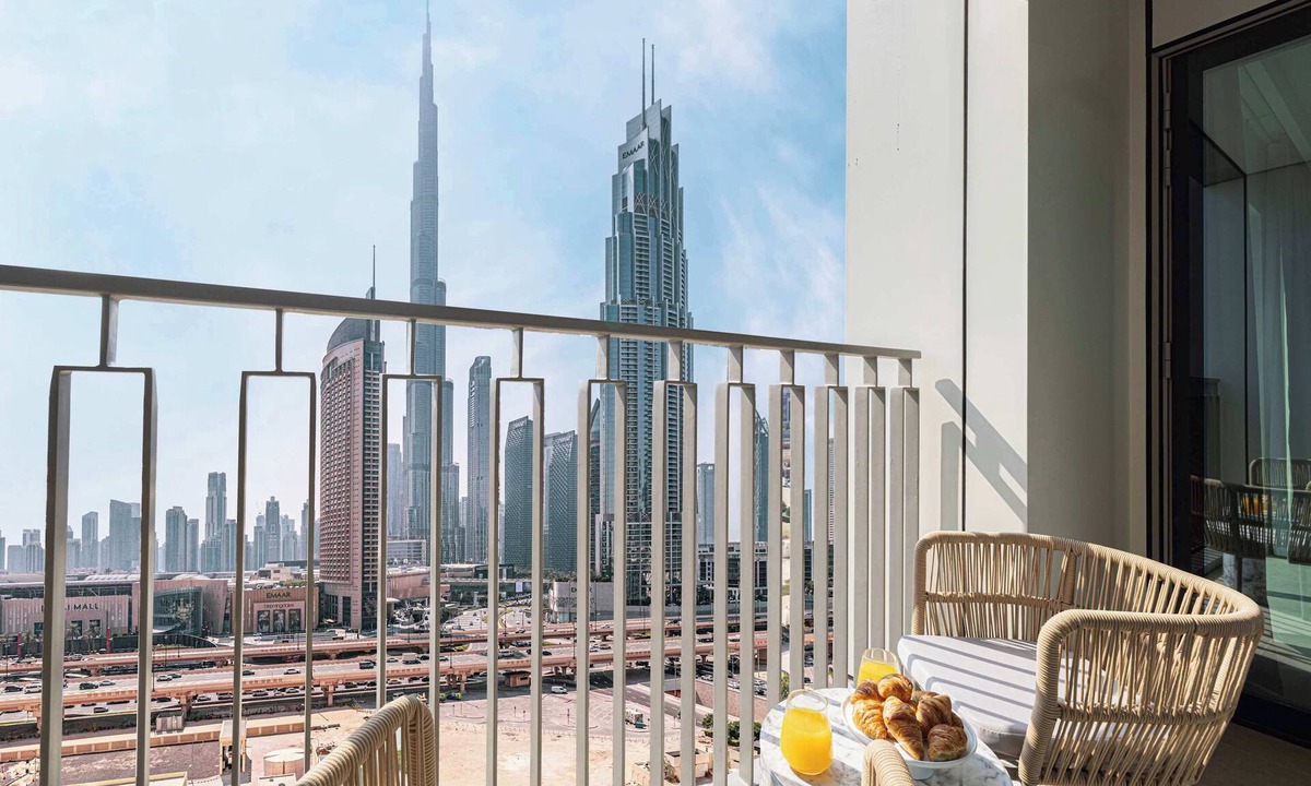Bur Dubai Apartment | Iconic Burj Khalifa View | 5 mn Walk to Dubai Mall