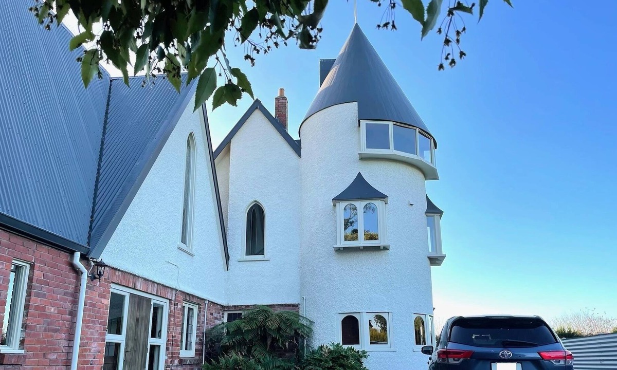 Pareora Bed & Breakfast | Iconic Kingsdown Suite 6 mins to Timaru! 2 mins to the beach