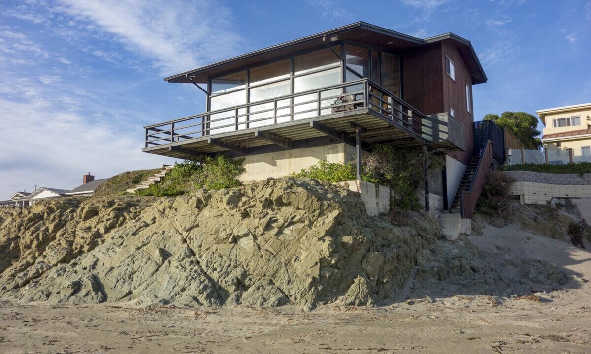 Cayucos House | Iconic Oceanfront Cayucos Beach Home, Panoramic View Room, Wrap Around Deck, and