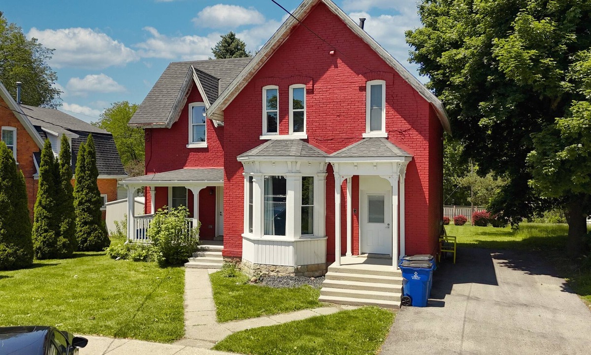 Ridgetown Condo | Iconic Red Victorian | 3BR Ridgetown Retreat