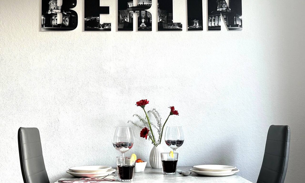 Tempelhof Apartment | "IDEAL" - Berlin for Two