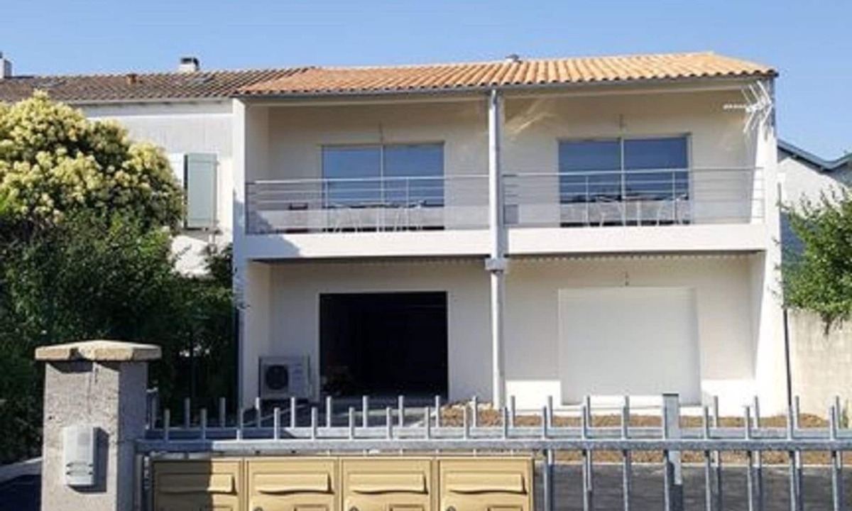 La Rochelle House | Ideal for large families, rental of 3 new apartments in house with garden