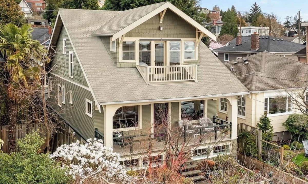 West Queen Anne House | Ideal location - Downtown: 5 mins. Well-appointed with everything + Chef's Kitchen