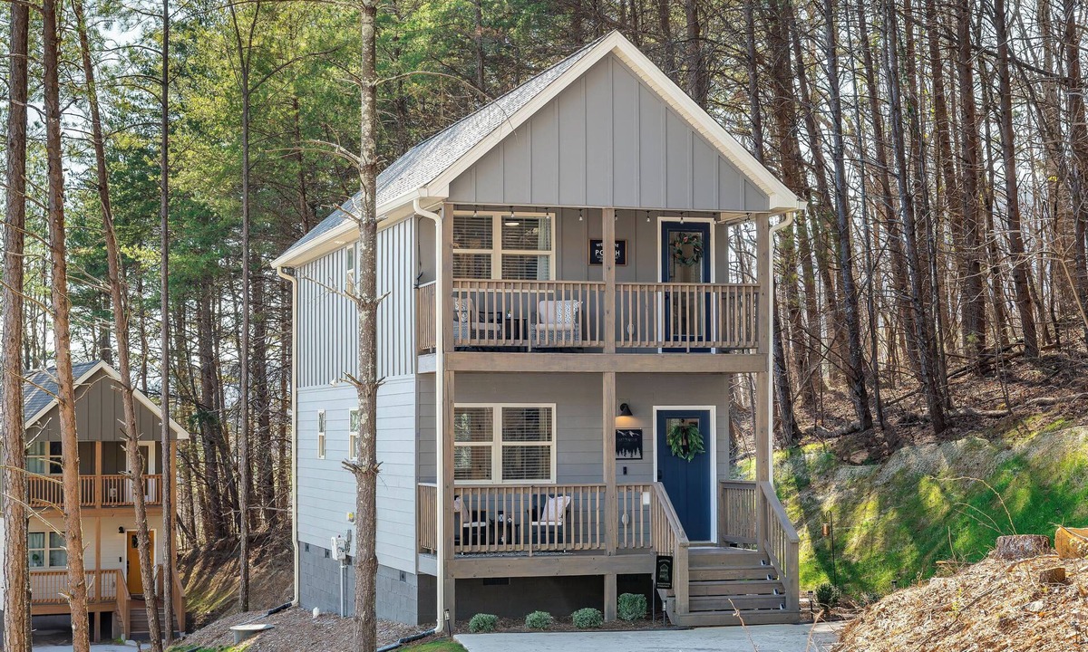 Lookout Valley Neighborhood Association House | Ideal Location & Mountain Views: Chattanooga Home!