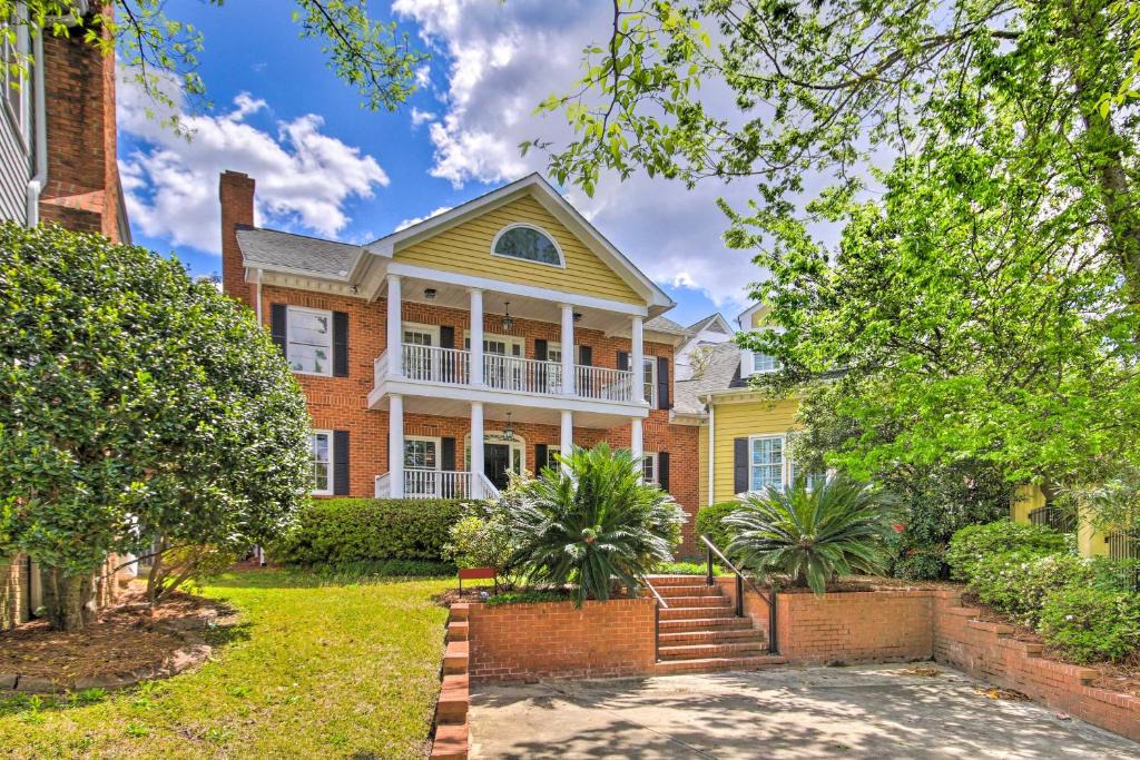 Columbia House | Idyllic Colonial Home - Walk to USC Campus!