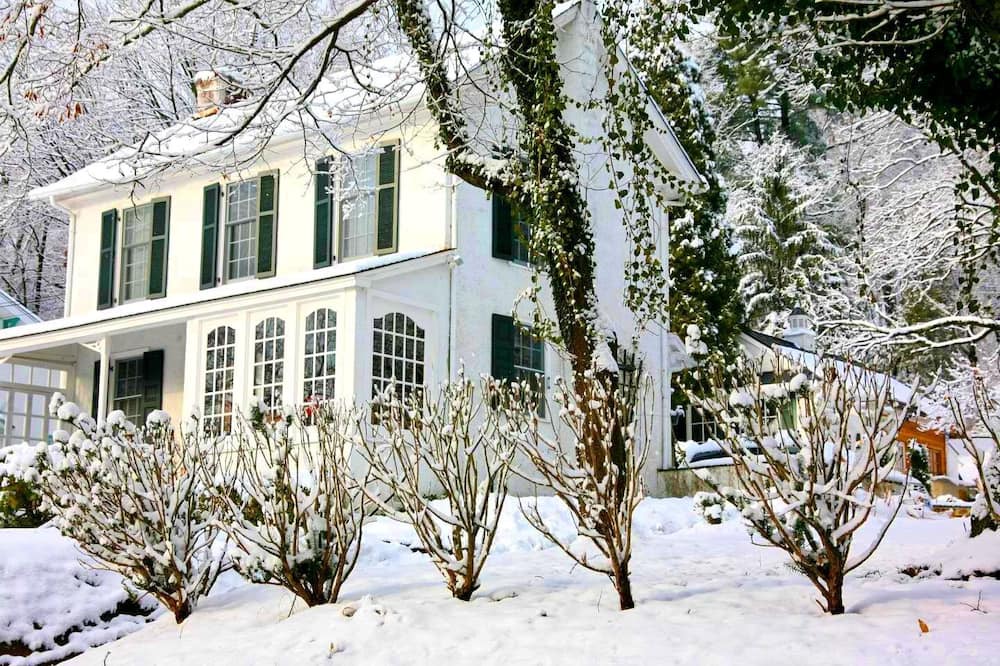 Chester Springs House | Idyllic Cottage Getaway on a Country Estate in Chester Springs, Pennsylvania