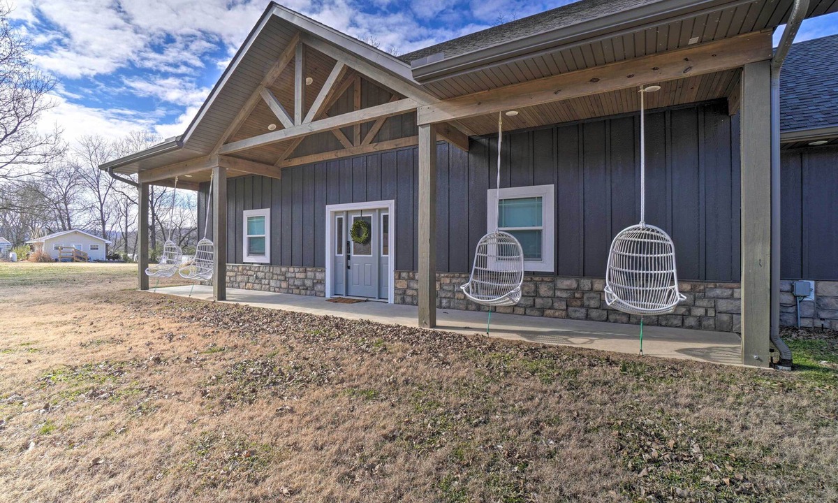 Cotter Cottage | Idyllic Cotter Escape: Steps to White River!