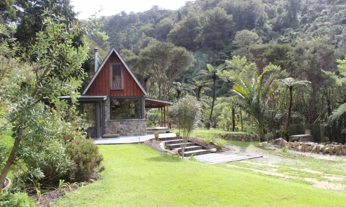 Parapara Cottage | Idyllic river side retreat
