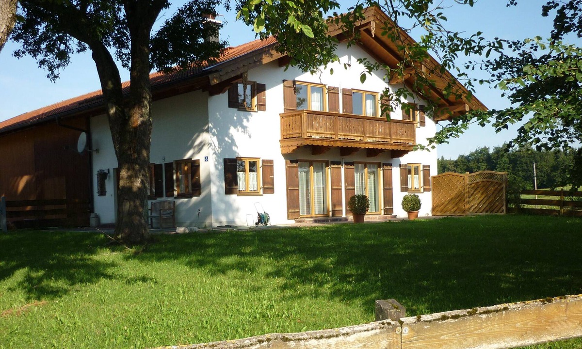 Munchen District House | Idyllic, spacious country house in a hamlet location southeast of Munich