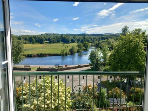 Callander Apartment | Idyllic Waterside Penthouse