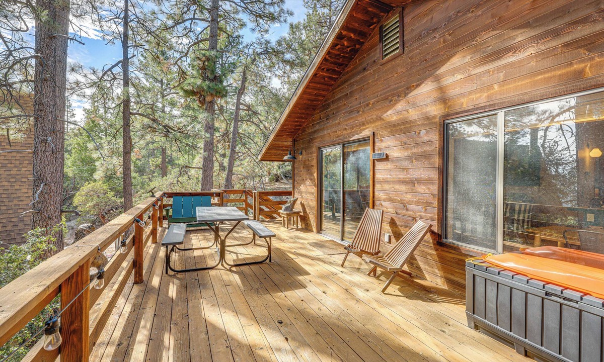 Idyllwild Cottage | Idyllwild Cabin w/Deck & Tahquitz Peak Views
