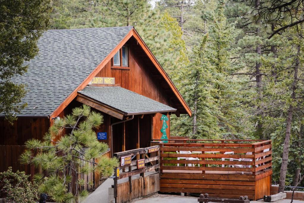Pine Cove Resort | Idyllwild Camping Resort Wheelchair Accessible Cottage