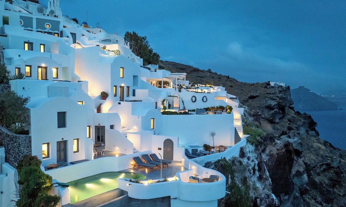 Oia Hotel | IKIES Santorini