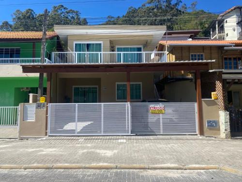 Canto Grande House | Imóvel com 02 quartos próxima ao Morro do Macaco
