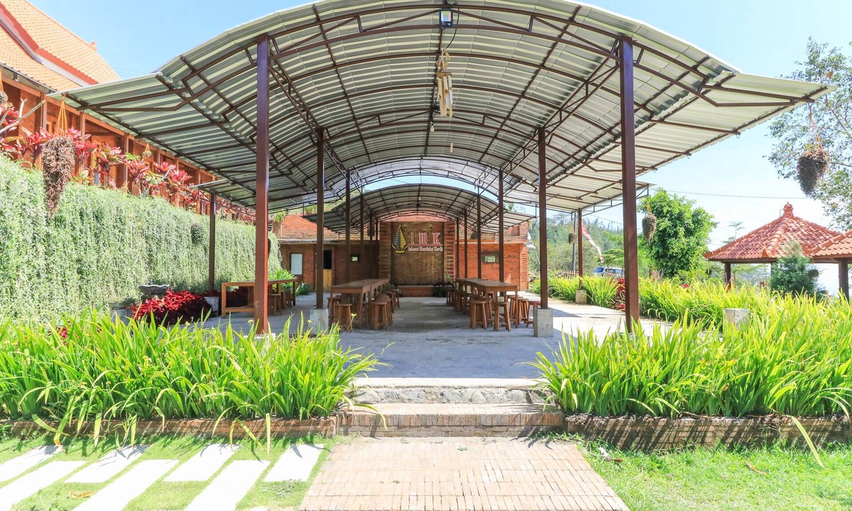 Pacet Hotel | IMK Inn by Obech