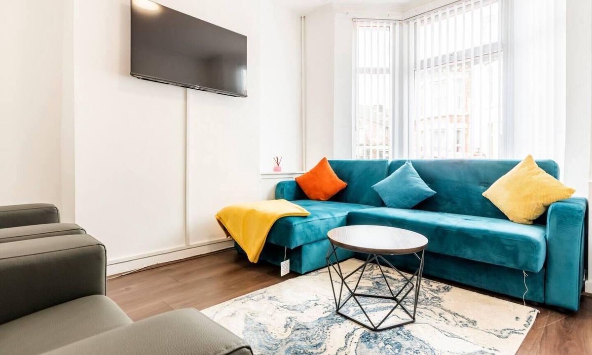 Bootle House | Immaculate 4-Bed House Near Anfield and Goodison