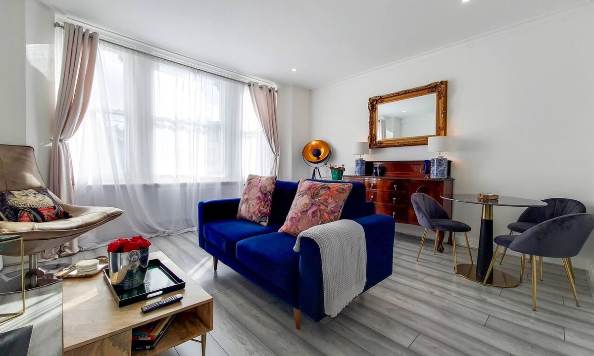 Kensington Apartment | Immaculately presented 1BR Apt
