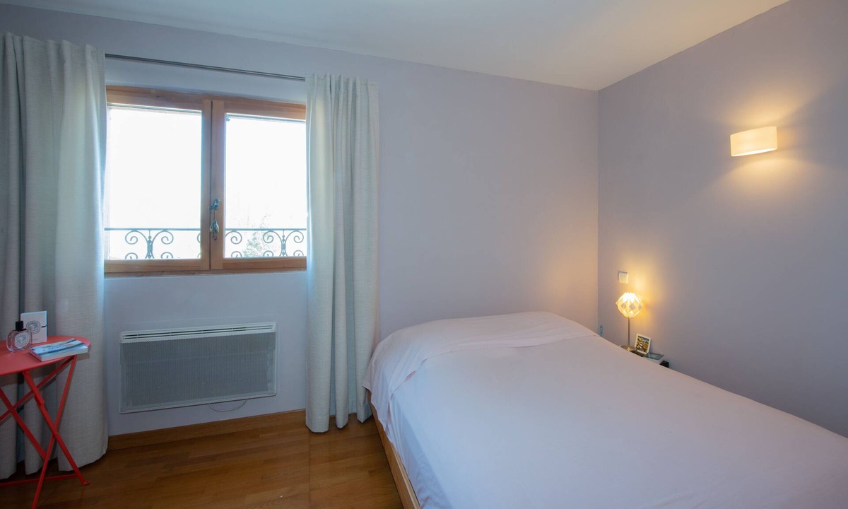 Saint-Laurent Apartment | Immersion in the mid-range mountains, 8 minutes from the A40 motorway
