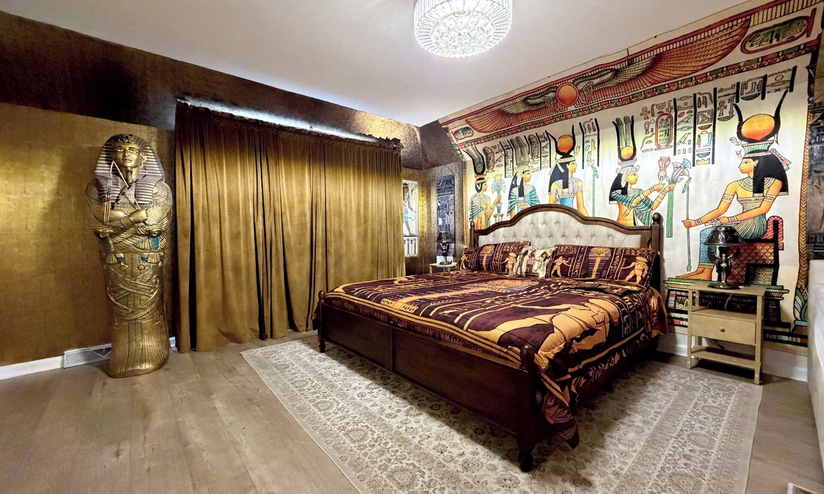 New Bedford House | Immersive Themed Luxury Getaway-W/th- Hot Tub/Theater/Game Room/Gym-Sleeps Large