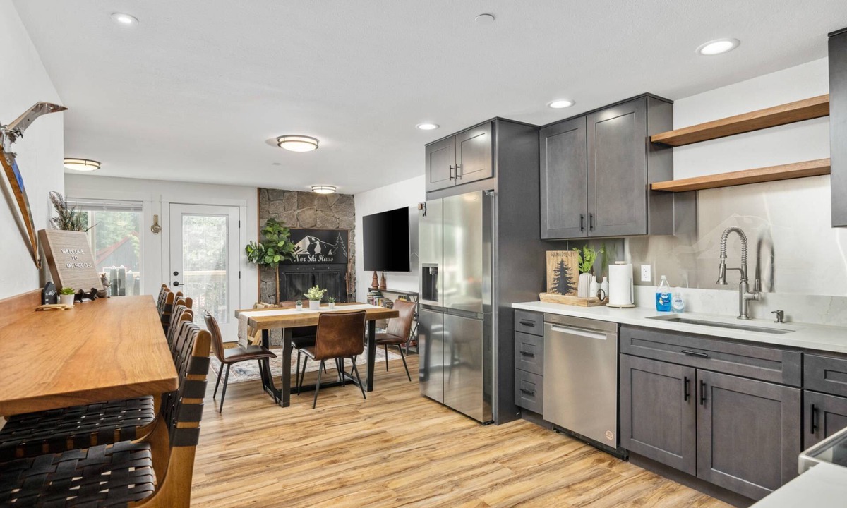 Government Camp House | Impeccable Custom Furnishing and Design, Pet Friendly, BBQ, One Block From Center of Government Camp