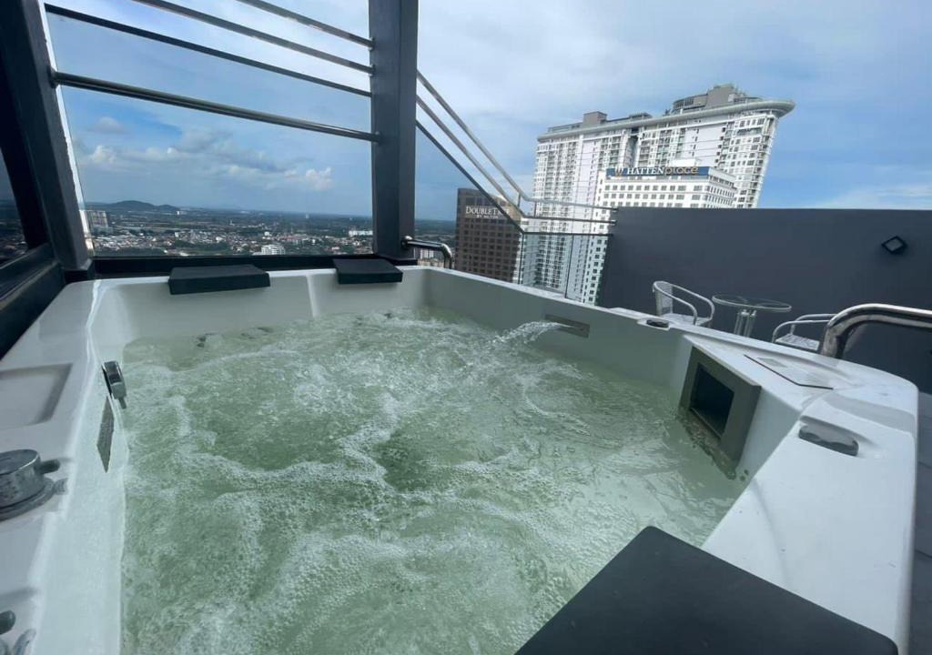 Taman Melaka Raya Apartment | Imperio Residence Melaka - Private Jacuzzi with Seacityview stay with Wifi