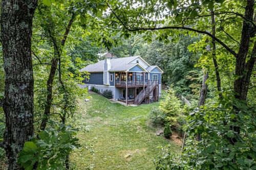 St. Elmo Improvement League House | Impressive Cabin with Great Surroundings in Chattanooga, Tennessee