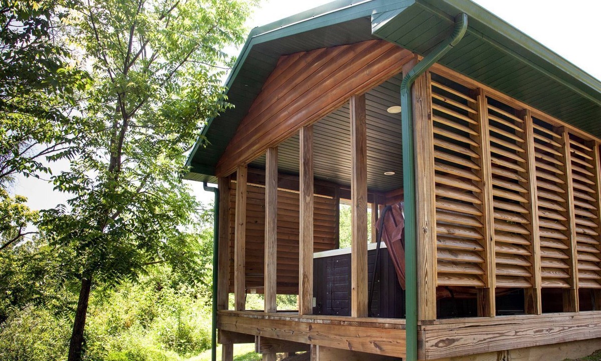 Equality House | Impressive Secluded Cabin with Hot-tub in Herod, Illinois
