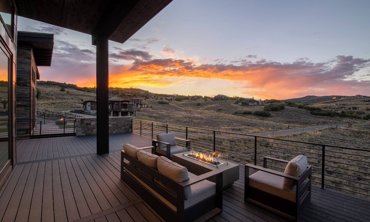 Tuhaye House | Impressive Tuhaye Home with Hot Tub, Home Theatre, and Sweeping Mountain Views