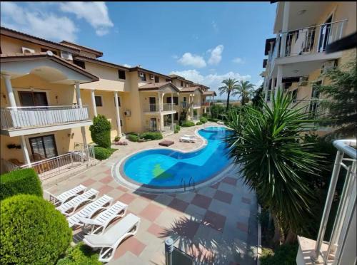 Side Apartment | In a Complex with Pool and Perfect Location
