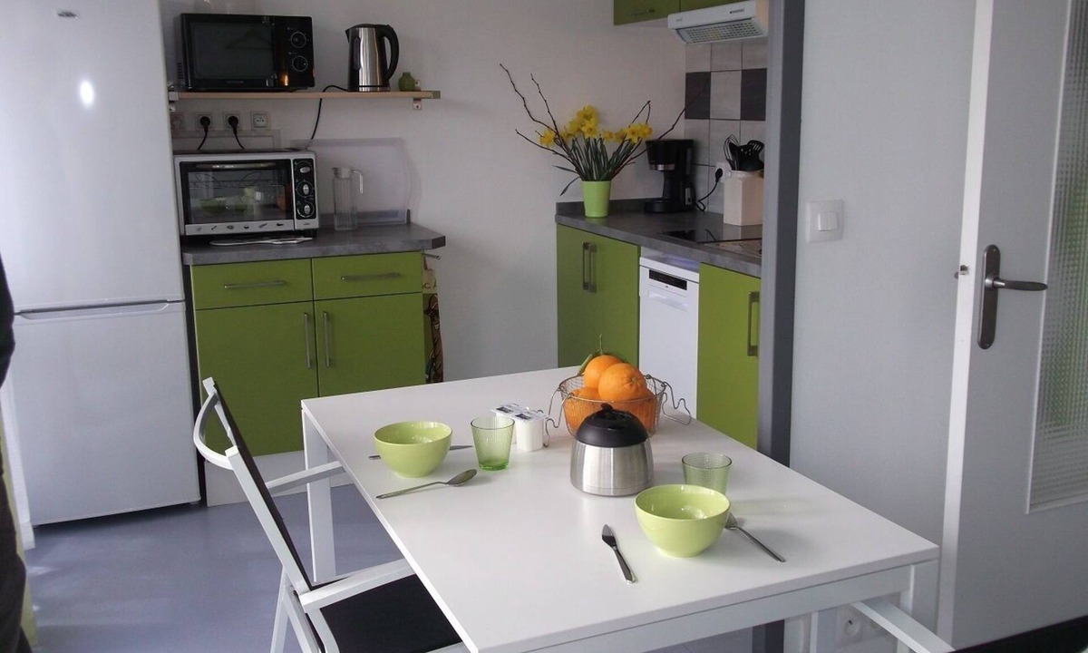 Clermont-Ferrand Apartment | In a quiet area, very nice F1 28m2, parking, WI-FI, ideal for spa treatments, internships.