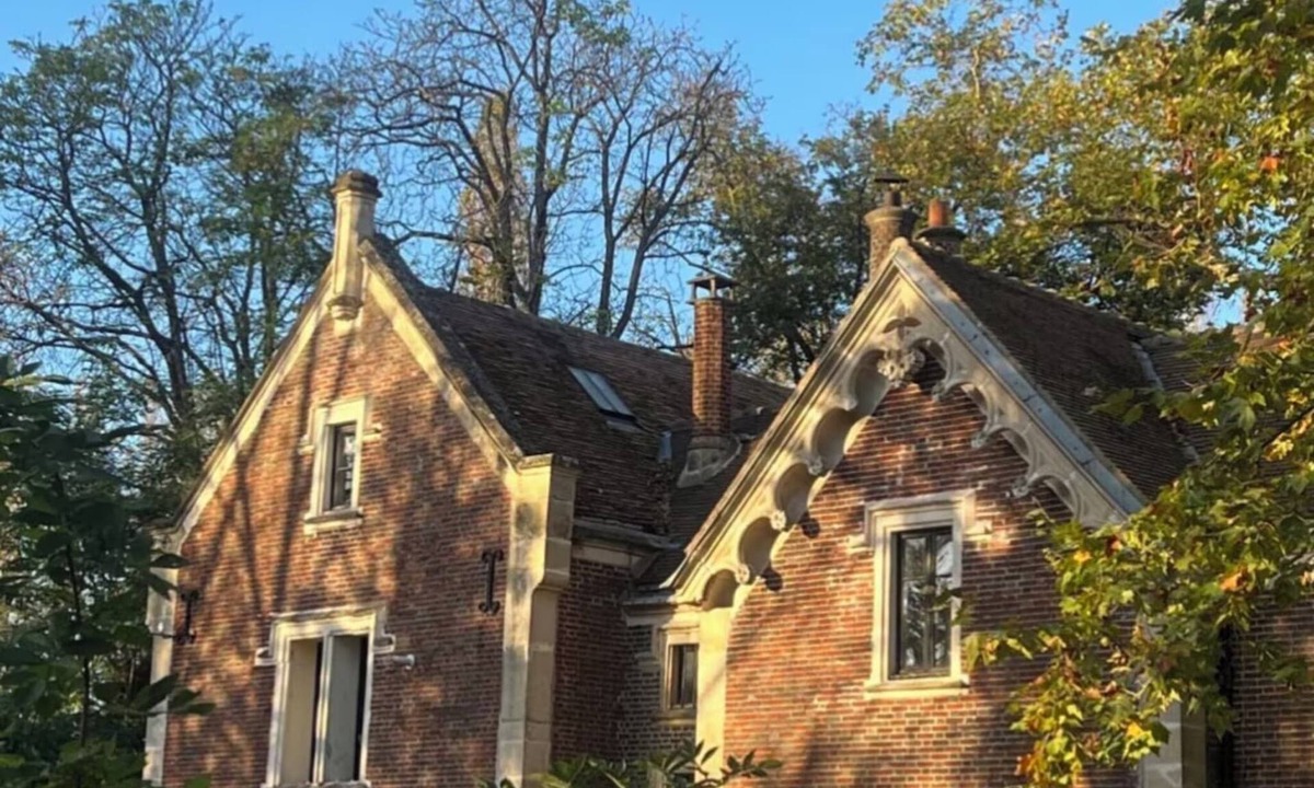 Boissy-Saint-Leger Cottage | In an exceptional setting, 17km from Paris, restored farmhouse of a château