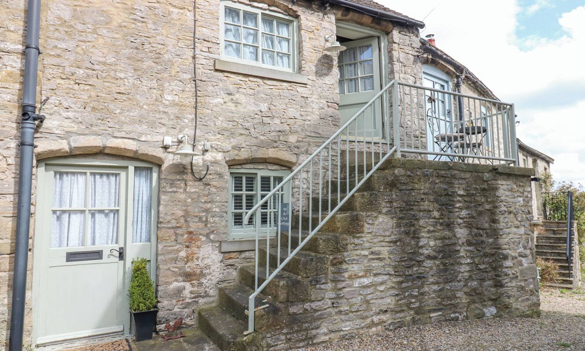 Middleham Cottage | IN & OUT COTTAGE, pet friendly, luxury holiday cottage in Middleham