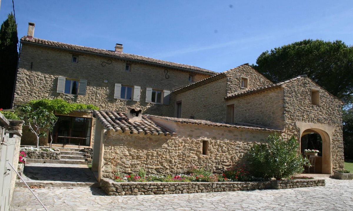 Malaucene House | In Provence, a centuries-old farmhouse in the heart of the Mont Ventoux regional park.
