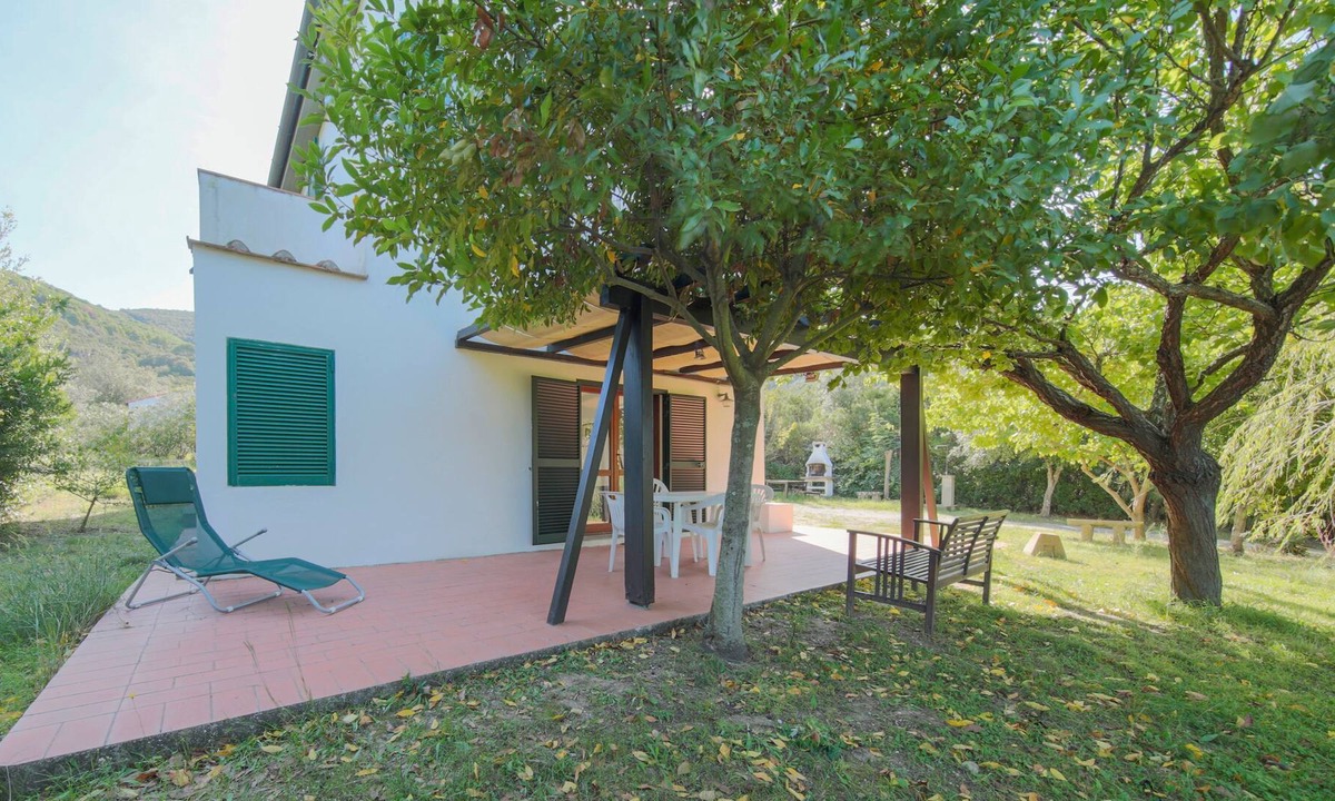 Procchio Apartment | In the countryside with large garden - 3-room apartment Novella