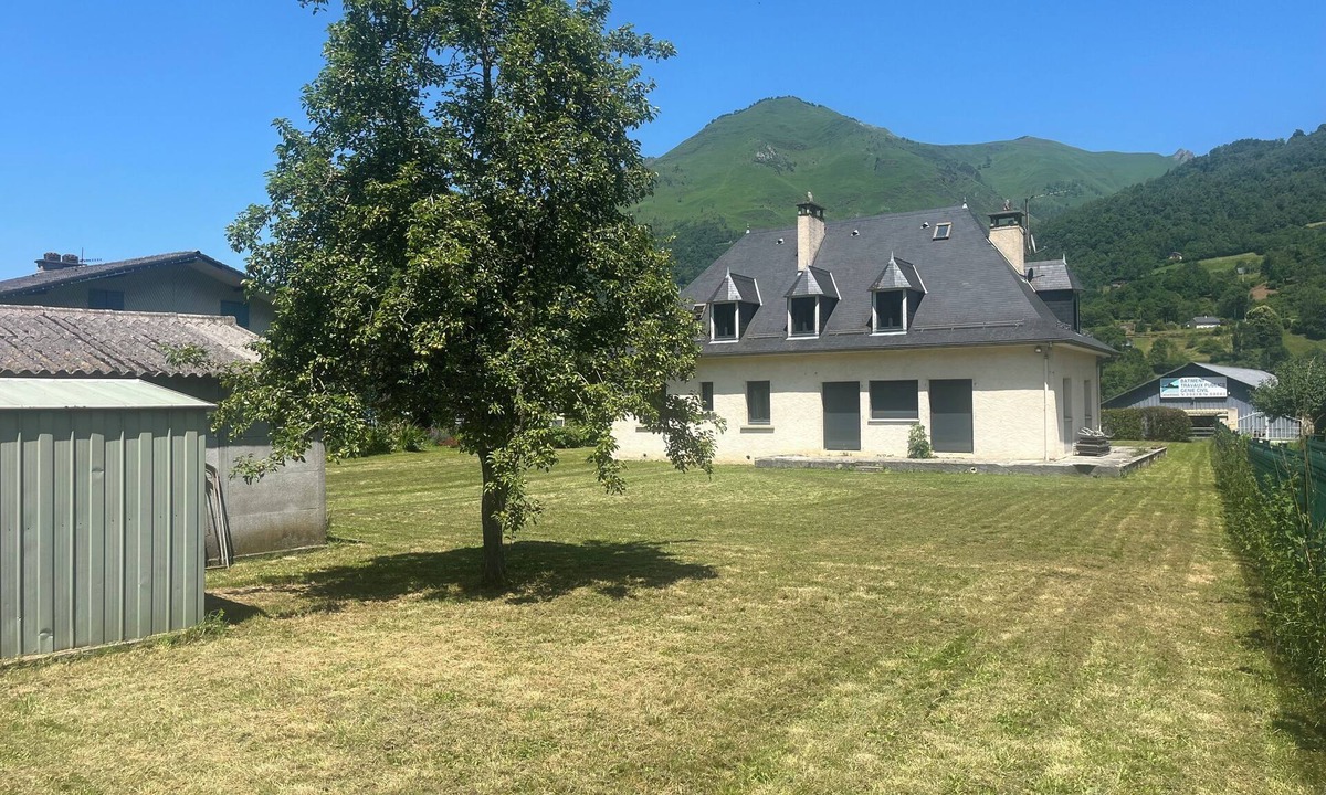 Laruns Apartment | In the heart of the Ossau valley renovated 3-bedroom apartment